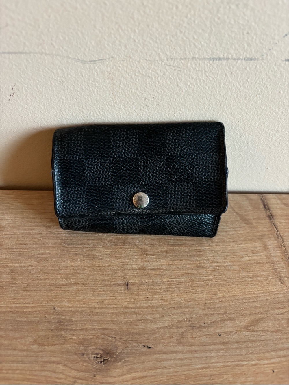 Authentic Louis Vuitton damier graphite key holder